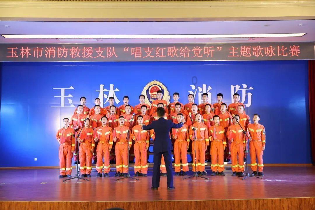 救援秀气的男孩