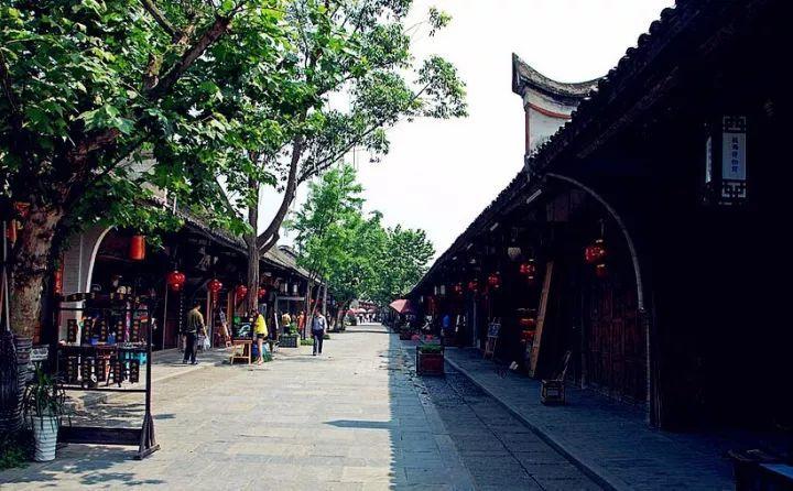 老婆没离婚，就跟别的男人同居了，我告他们，他们会受到什么法律责任？